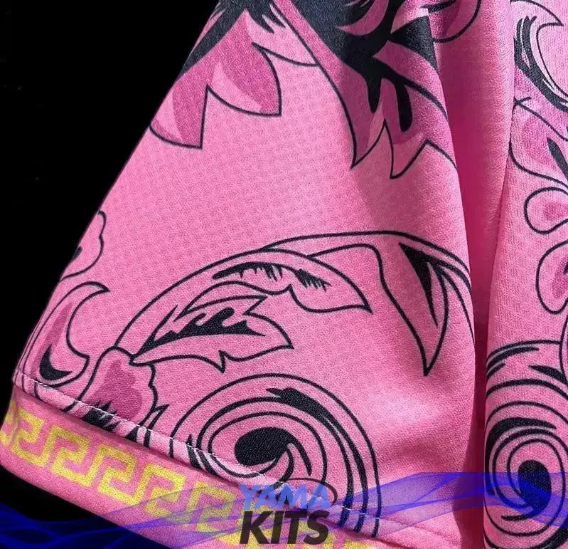 Maillot Italie Versace Édition spéciale « Rose » 2023/2024 YamaKits Foot